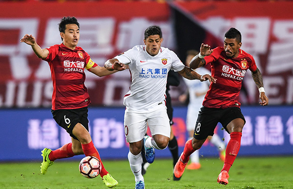 巴萨重返拉卡尔图哈！德容回归、阿劳霍缺阵，弗里克公布贝蒂斯战名单（巴萨再临拉卡尔图哈：德容复出、阿劳霍缺席，弗里克公布战贝蒂斯名单）