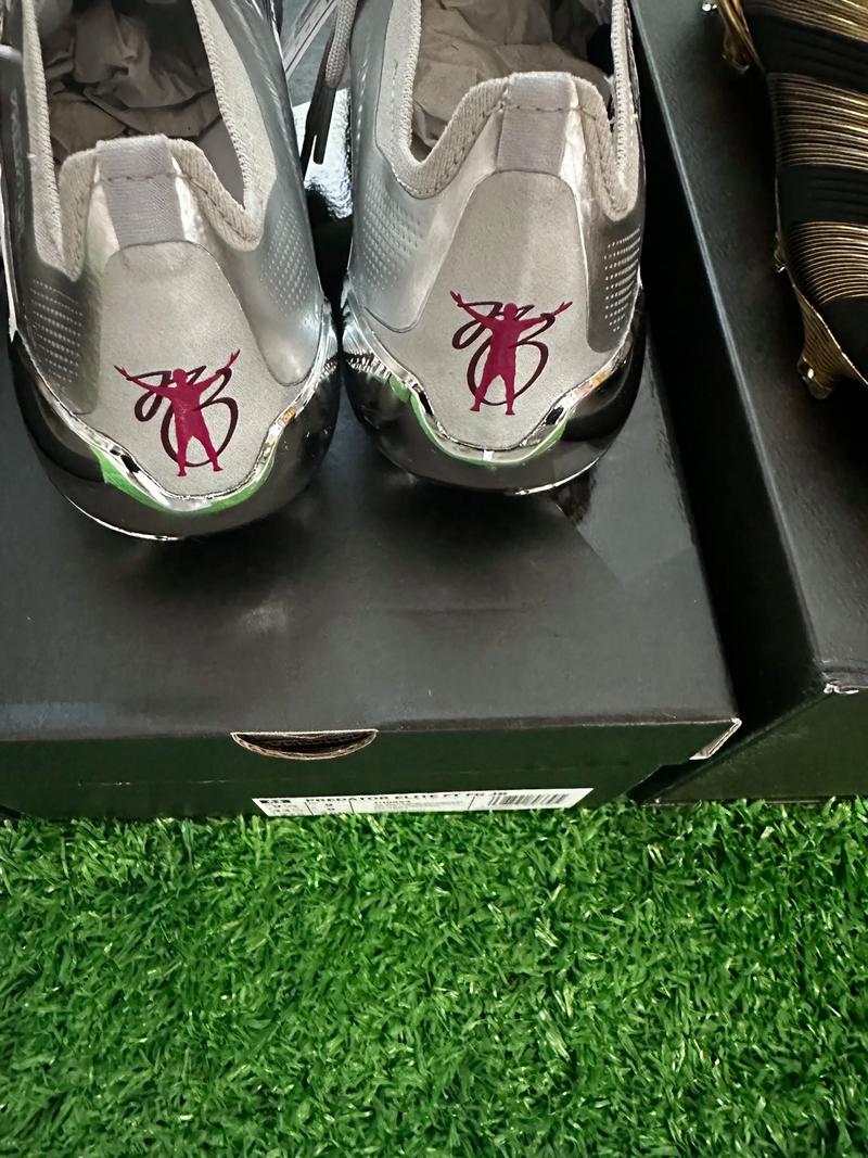 图片报：因两名前锋状态差，多特考虑冬窗签维罗纳前锋焦瓦内（图片报称多特因两锋低迷，计划冬窗追维罗纳前锋焦瓦内）