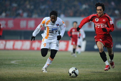 拼！本赛季抢回球权的次数：哈特29次领跑，VJ排名第二（本季夺回球权次数榜：哈特以29次居首，VJ位列第二）