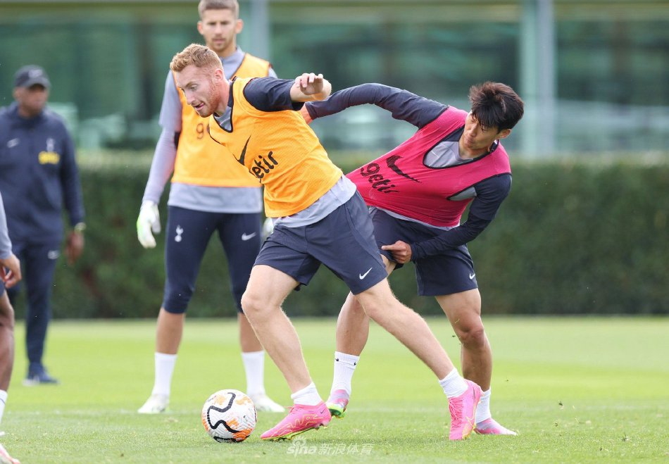 与4结缘，多特5轮欧冠联赛有4轮打入4球，剩下1轮被曼城进4球（多特与数字4的奇缘：5场欧冠4场打进4球，另1场被曼城灌4球）