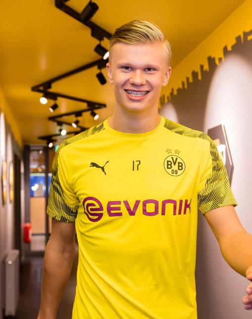 王燊超赛后喊话球迷：明年为第五个冠军拼搏