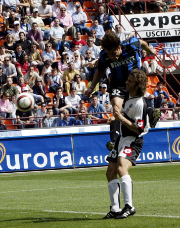 拉比奥出战的4场意甲米兰不败仅丢1球，缺阵7场仅3胜且丢8球（拉比奥出场4轮米兰不败仅失1球，缺席7战仅3胜且被攻入8球）