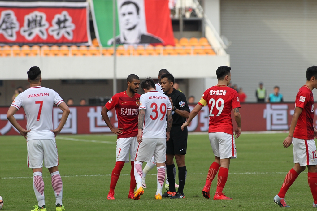 这队踢得像巅峰巴萨（这队踢出巅峰巴萨的风采）