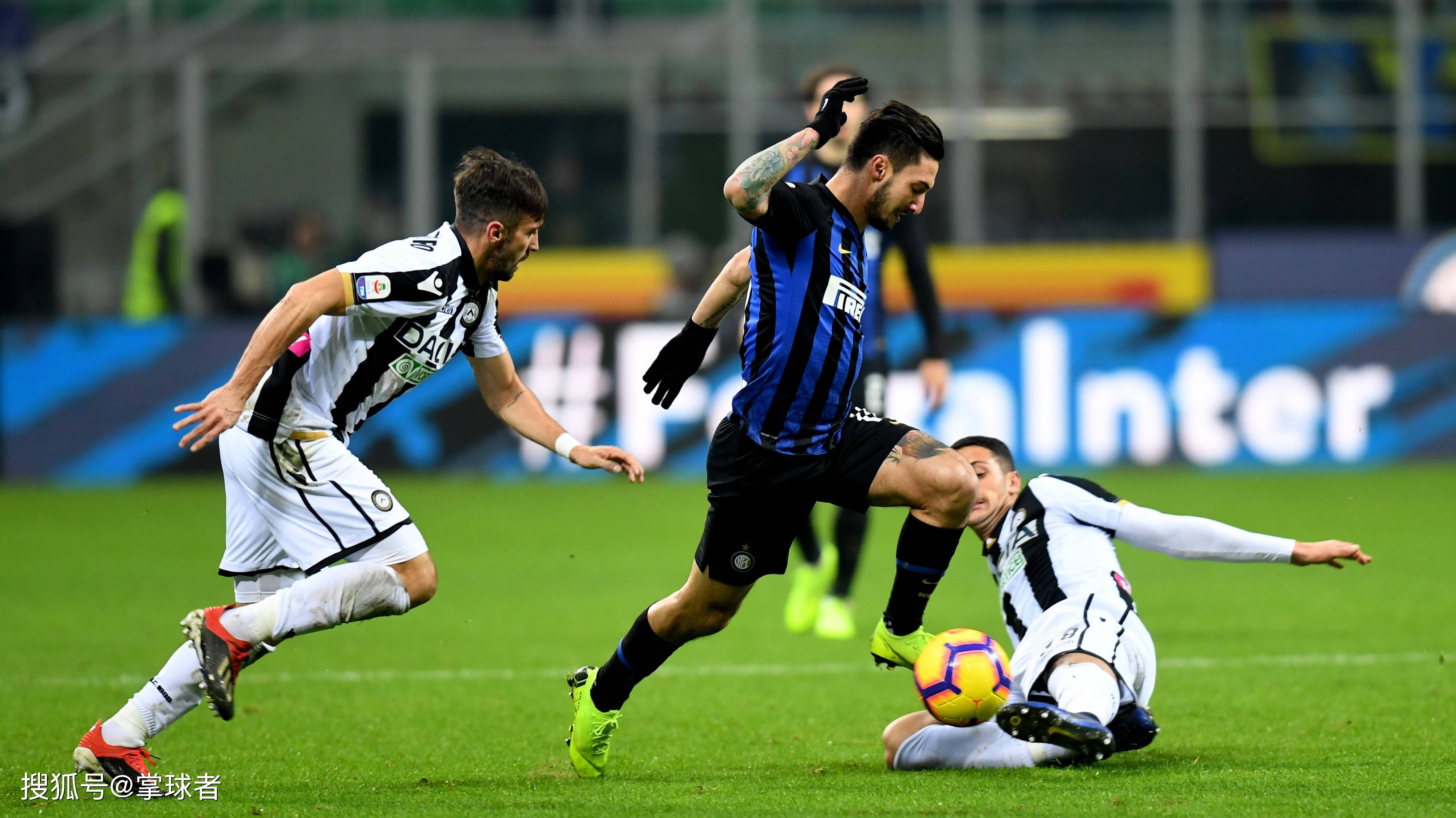 萨拉赫拒道歉，与利物浦彻底闹翻！周末告别战继续被弃用，沙特豪门有意（萨拉赫拒绝道歉，疑与利物浦彻底决裂；周末告别战或再遭弃用，沙特豪门有意引进）