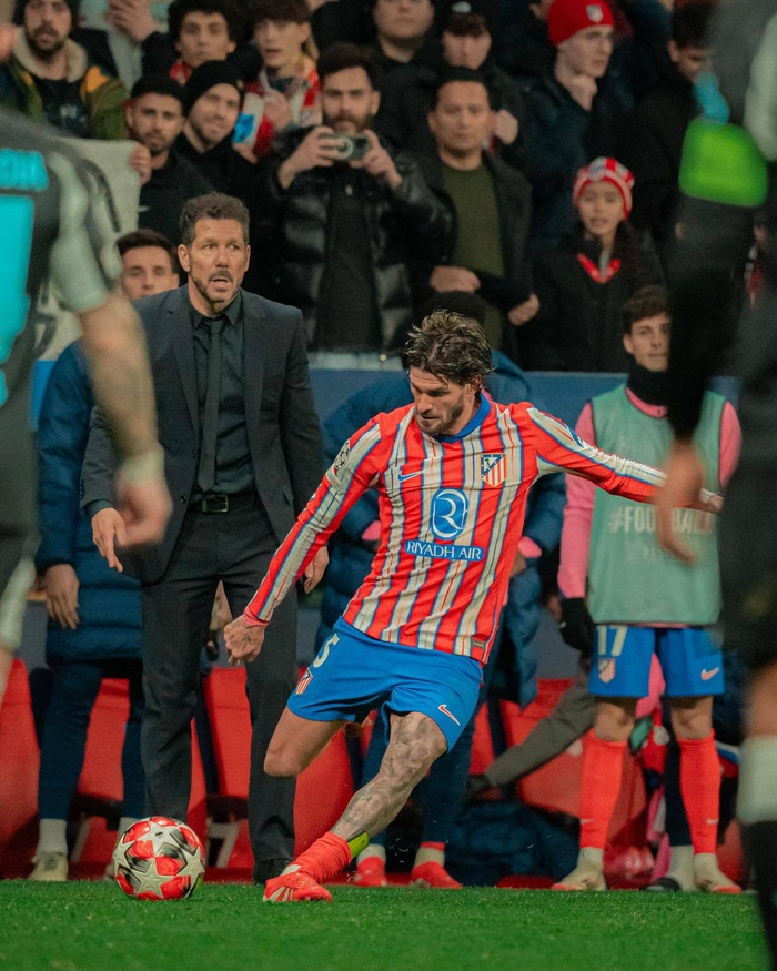 凯恩：希望英格兰制定定位球手册；我加盟拜仁与图赫尔有关（凯恩：期待英格兰出台定位球指南；转投拜仁受图赫尔影响）