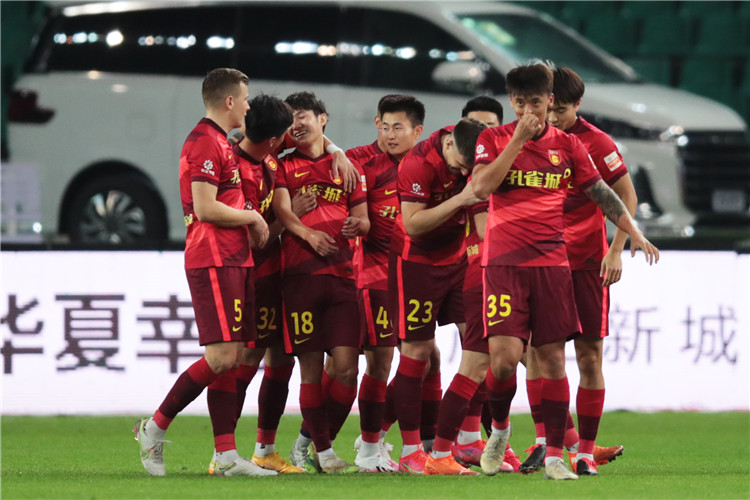 2026年世界杯抽签出炉：姆巴佩小组赛遇哈兰德，梅西与C罗或对决八强赛（2026世界杯分组揭晓：姆巴佩对上哈兰德，梅西C罗有望八强相逢）